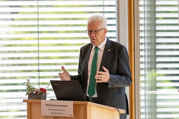 BUGGI 52 FSC Zertifizierung Ministerpräsident Kretschmann